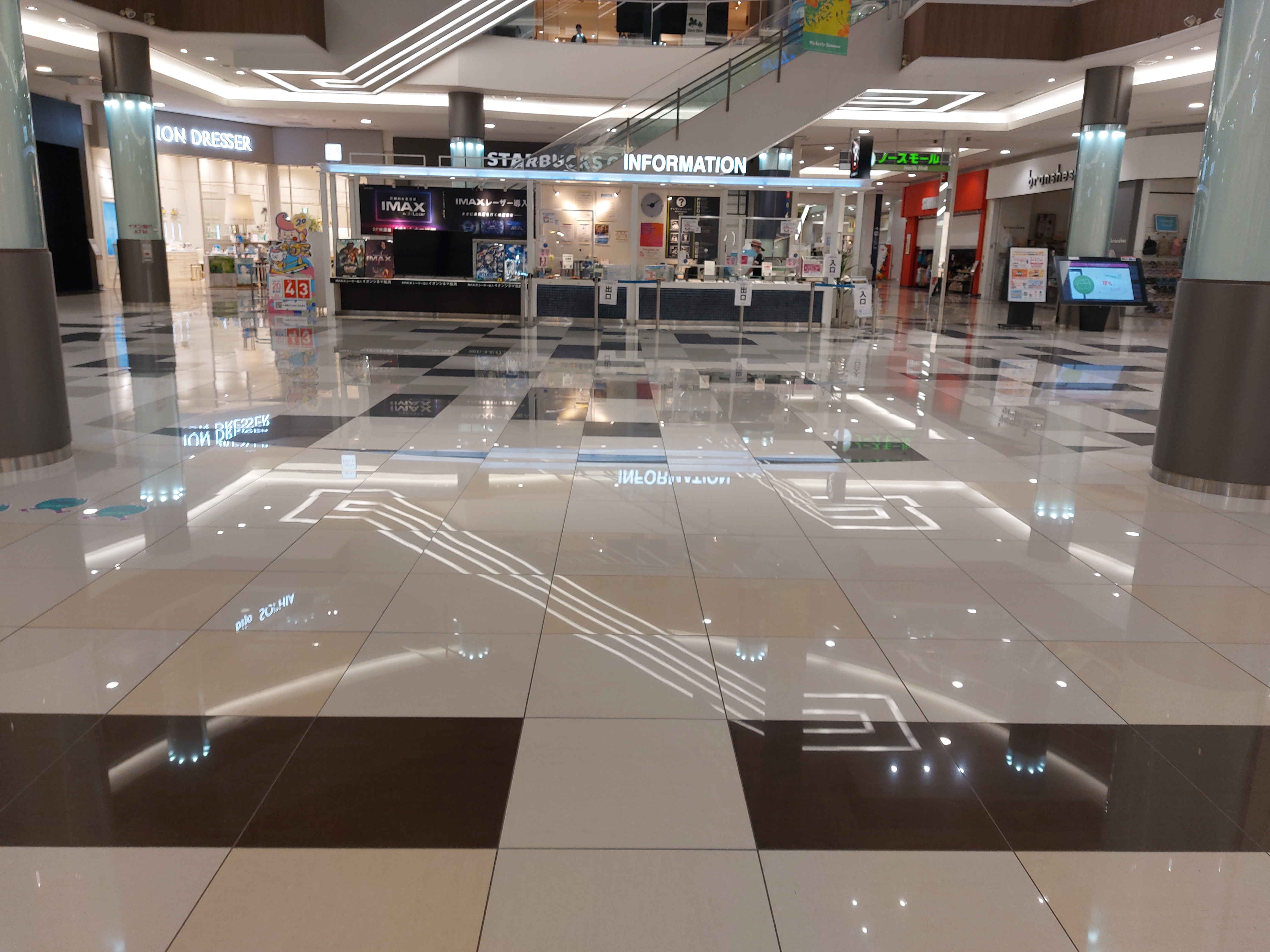 【イオンモール福岡】メインプラザ