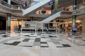 【イオンモール福岡】メインプラザ