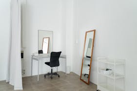 【森下駅2分】ファッション系の展示販売会やアート作品展、ポップアップに最適な駅近路面のシンプルで清潔感のあるギャラリースペース