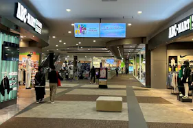 【イオンモール新小松】モール内広告 天吊りサイネージ【最低利用2週間10万円~】