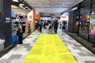 【イオン藤井寺ショッピングセンター】モール内広告 フロアシート