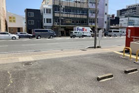 【新清水駅横/東口②】キッチンカーやポップアップストアに最適な駅改札横屋外スペース