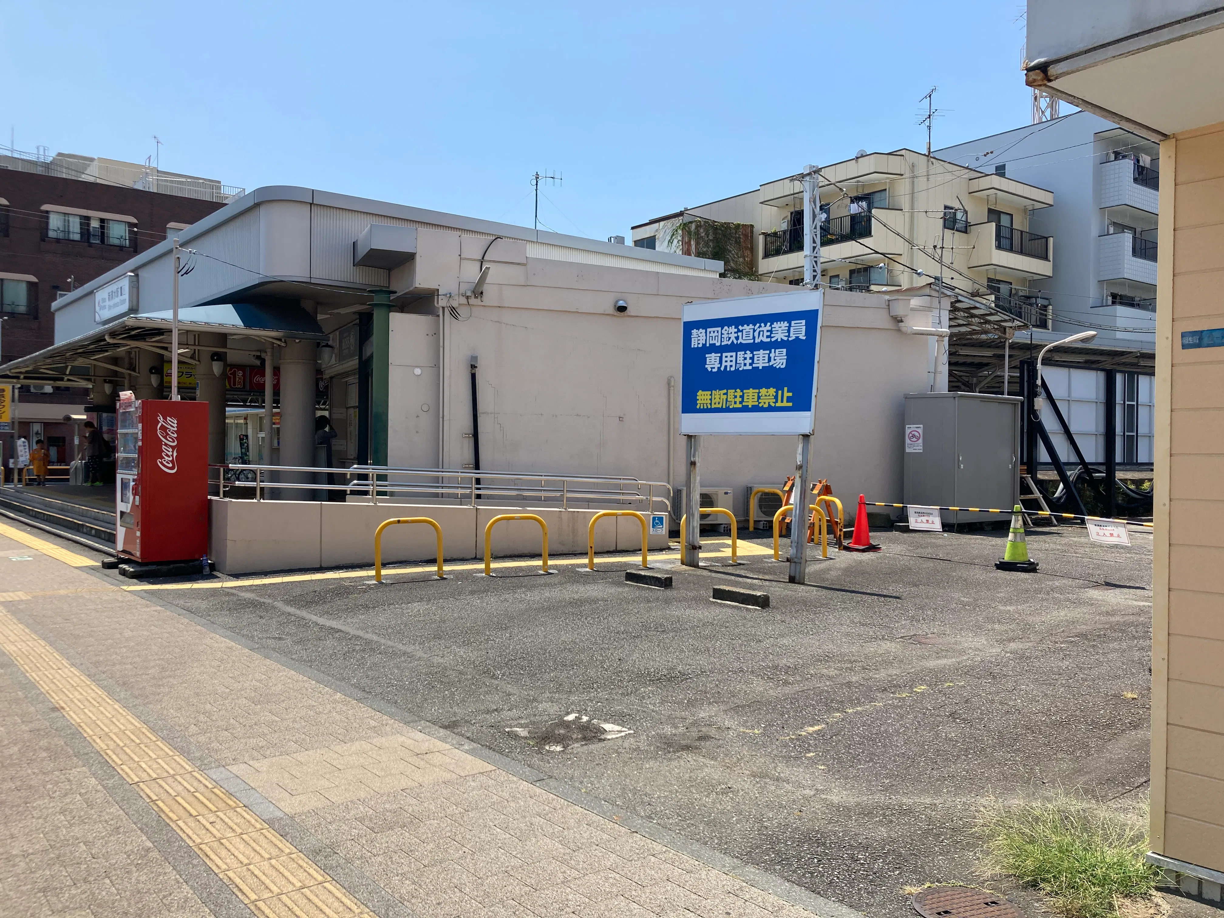 【新清水駅横/東口②】キッチンカーやポップアップストアに最適な駅改札横屋外スペース