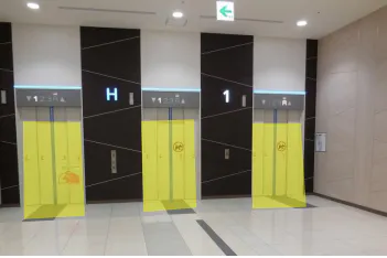 【イオンモール東員】モール内広告 エレベーター