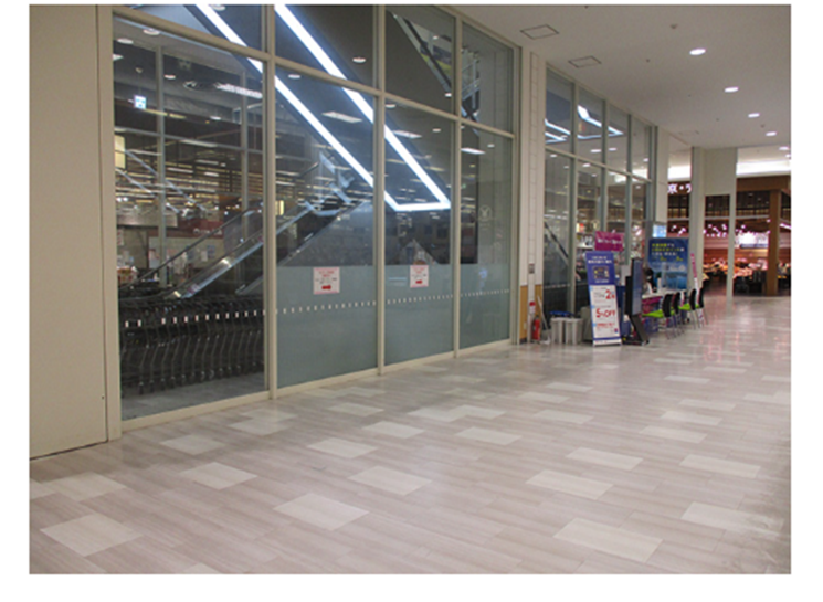 【イオンモール京都五条】1F　東エスカレーター横