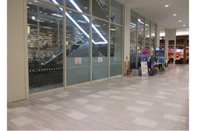 【イオンモール京都五条】1F 東エスカレーター横