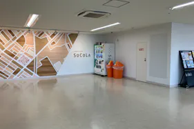 【SOCOLA南行徳】屋上駐車場エントランス・オートスロープ横 物販、食物販のポップアップストアや販促プロモーションに最適な催事イベントスペース