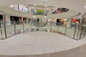 【神戸ハーバーランドumie(ウミエ)】VP設置場所「サウスモール3階ROU側」