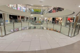 【神戸ハーバーランドumie(ウミエ)】VP設置場所「サウスモール3階ROU側」