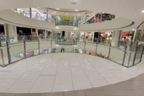 【神戸ハーバーランドumie(ウミエ)】VP設置場所「サウスモール3階ROU側」