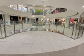 【神戸ハーバーランドumie(ウミエ)】VP設置場所「サウスモール3階ROU側」