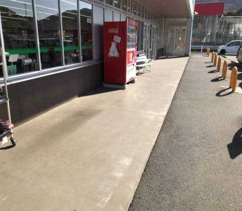 【サンマート菊川店】プロモーションイベントに最適なスーパーの店頭軒下イベントスペース