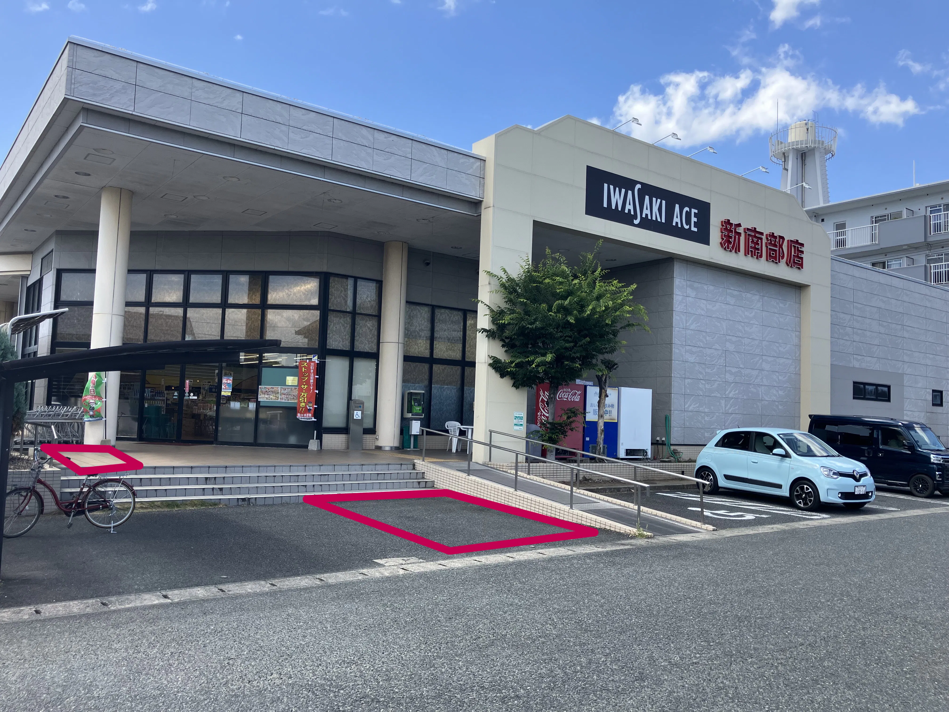 【イワサキＡＣＥ新南部店】プロモーションに最適な視認性の高い店頭入口前スペ－スの画像
