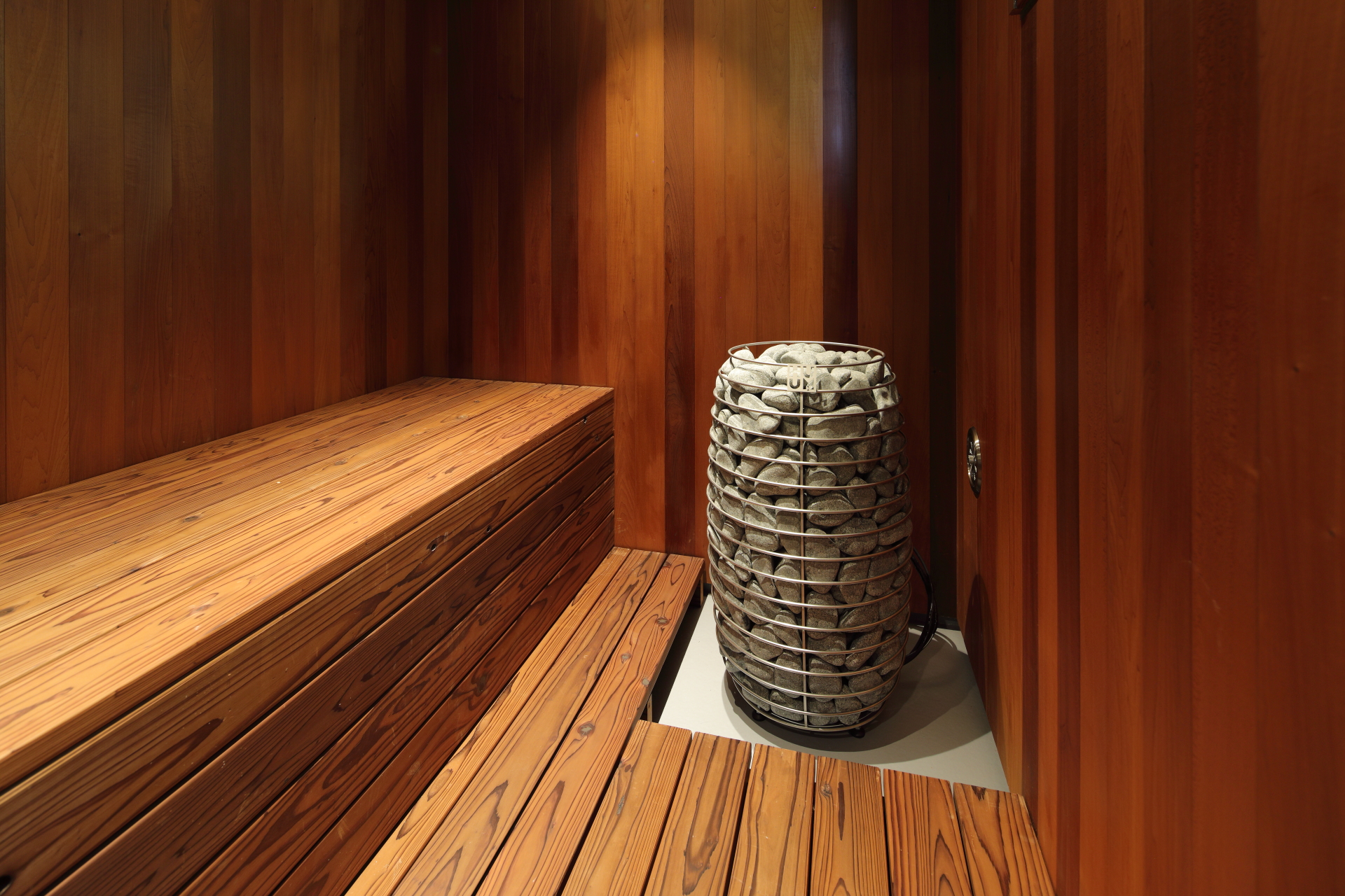 Villa_1F ウッドのぬくもりを感じるサウナ。