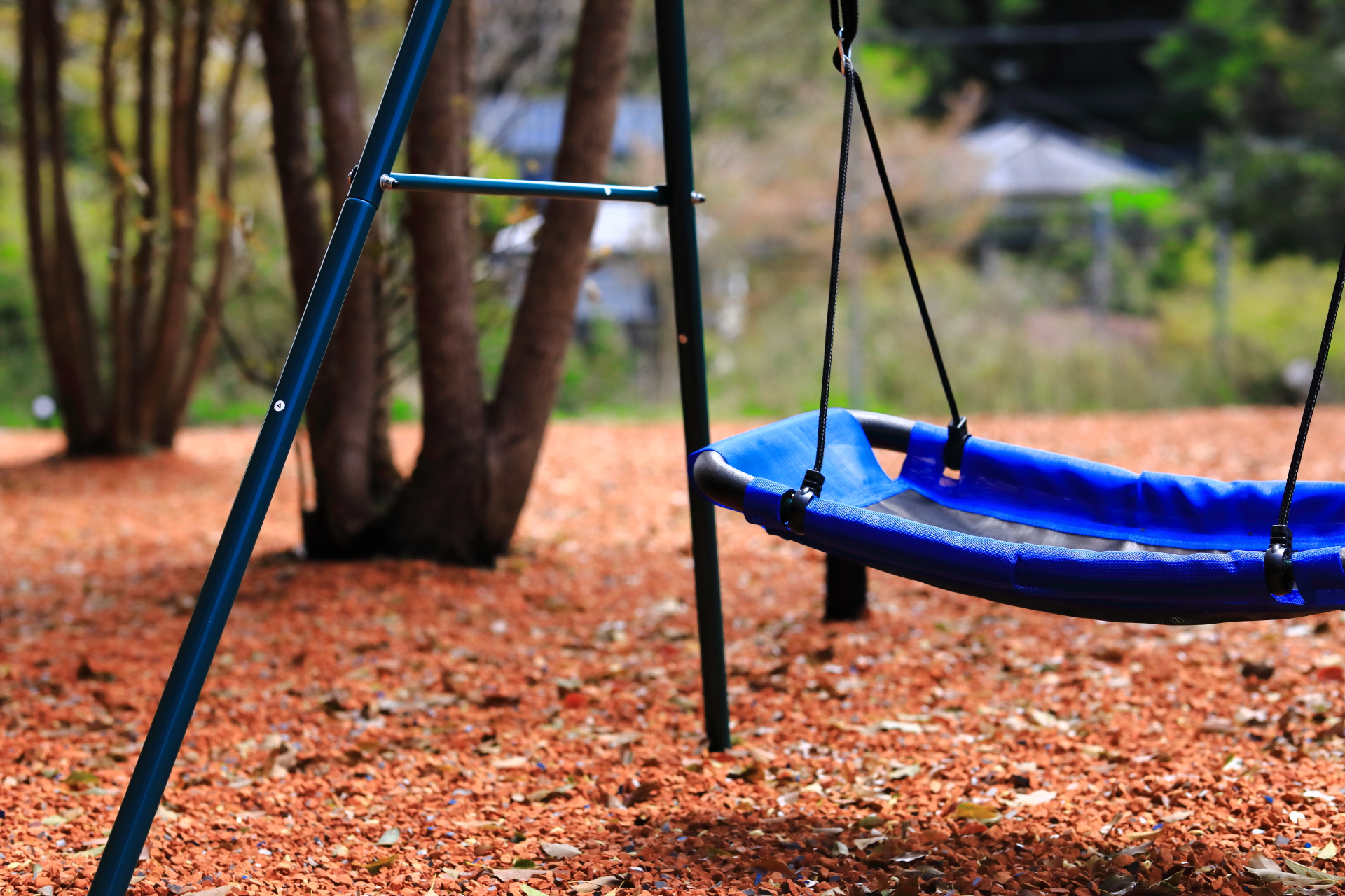 Garden　庭に敷きつめられたレンガチップ