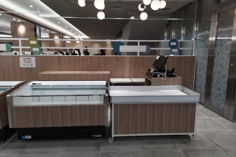 【中野マルイ】B1階 カレンダリウムF05【食物販・調理行為可能】下りエスカレーター横の好立地。什器完備。共同厨房で調理可能なので、揚げ物やお惣菜、お弁当などのポップアップに最適なスペースです。の画像4