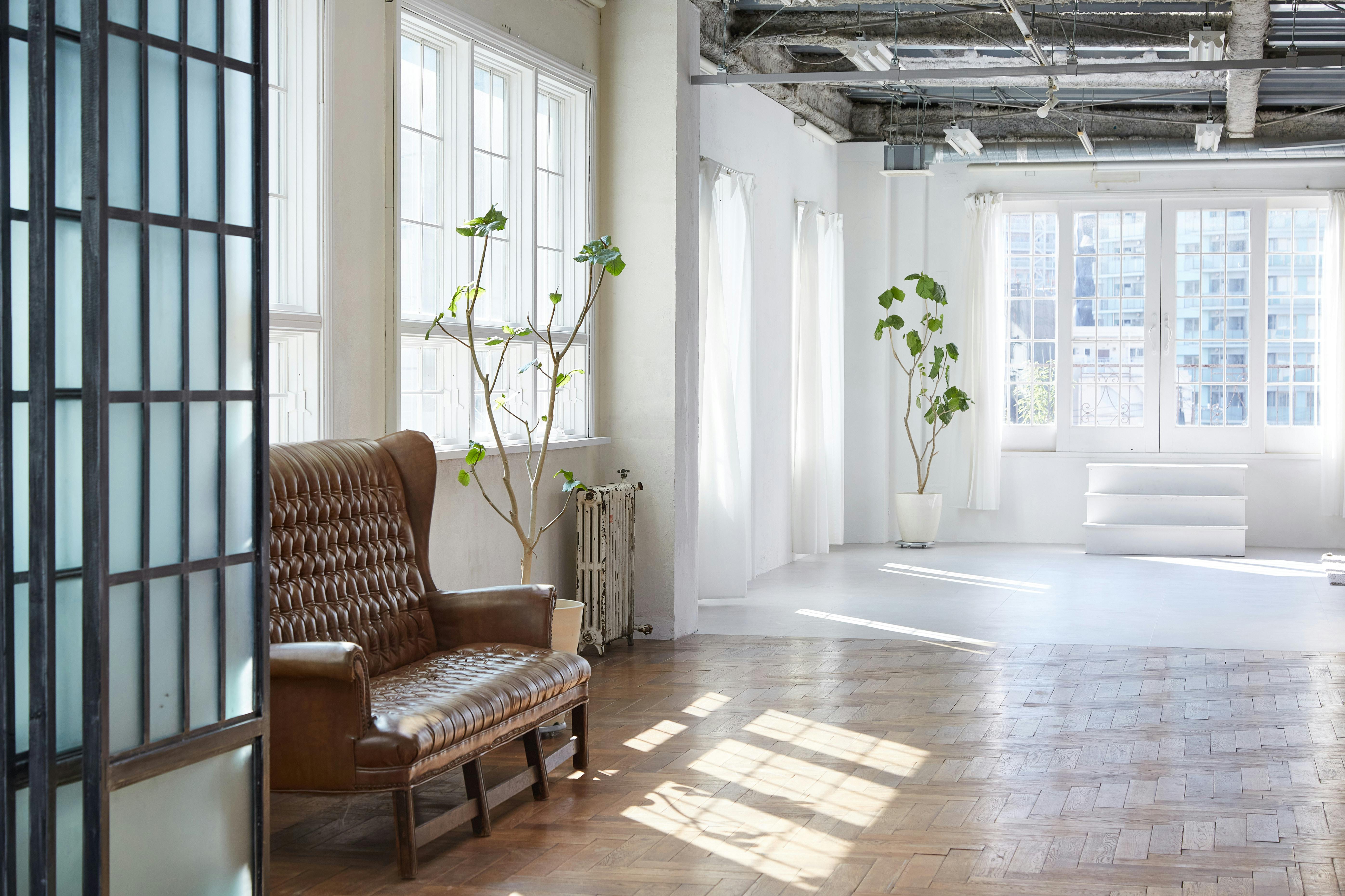 【目黒駅2分】全面自然光の入るシンプルなスタジオ