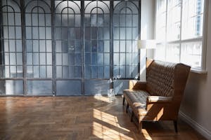 【目黒駅2分】全面自然光の入るシンプルなスタジオ