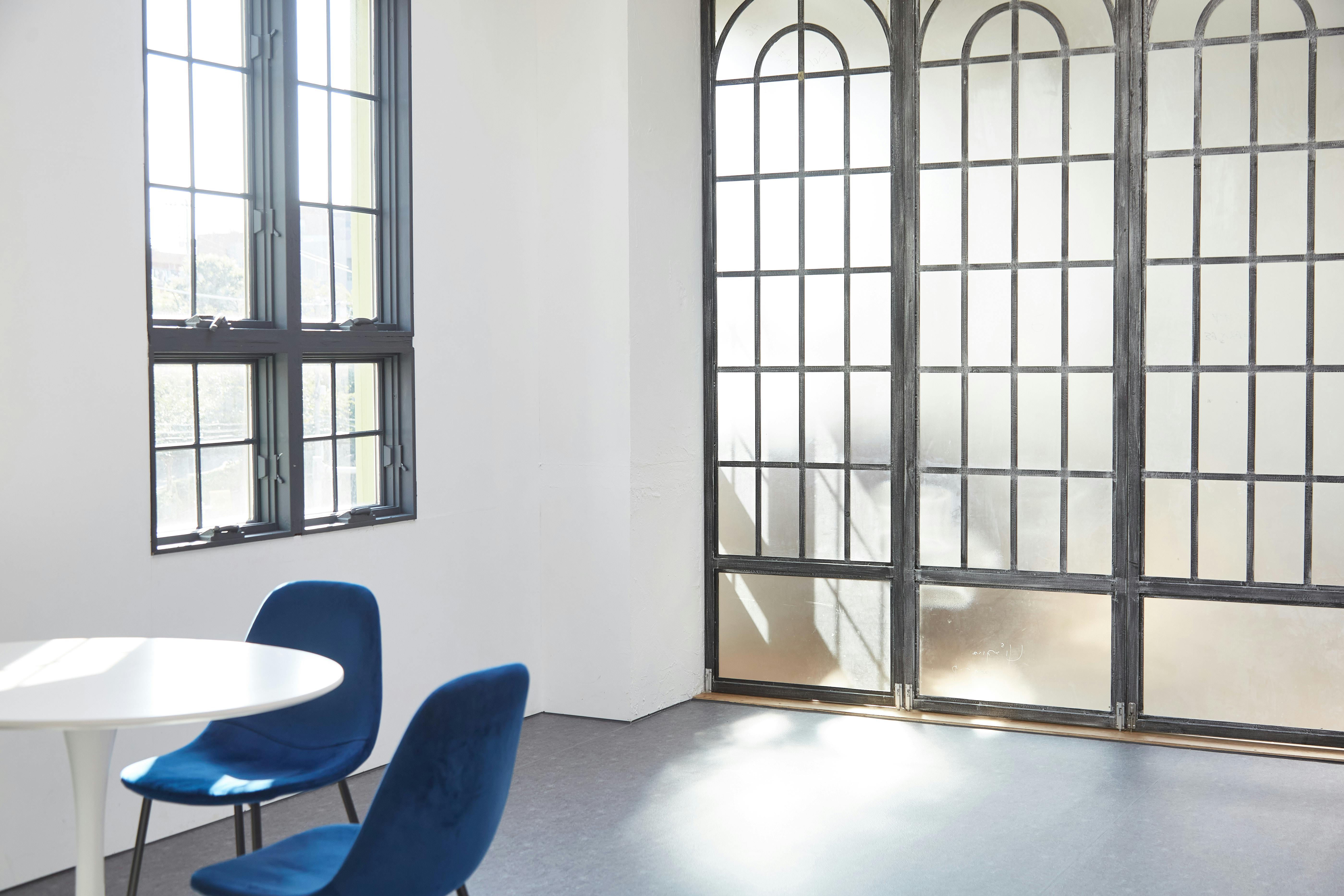 【目黒駅2分】全面自然光の入るシンプルなスタジオ