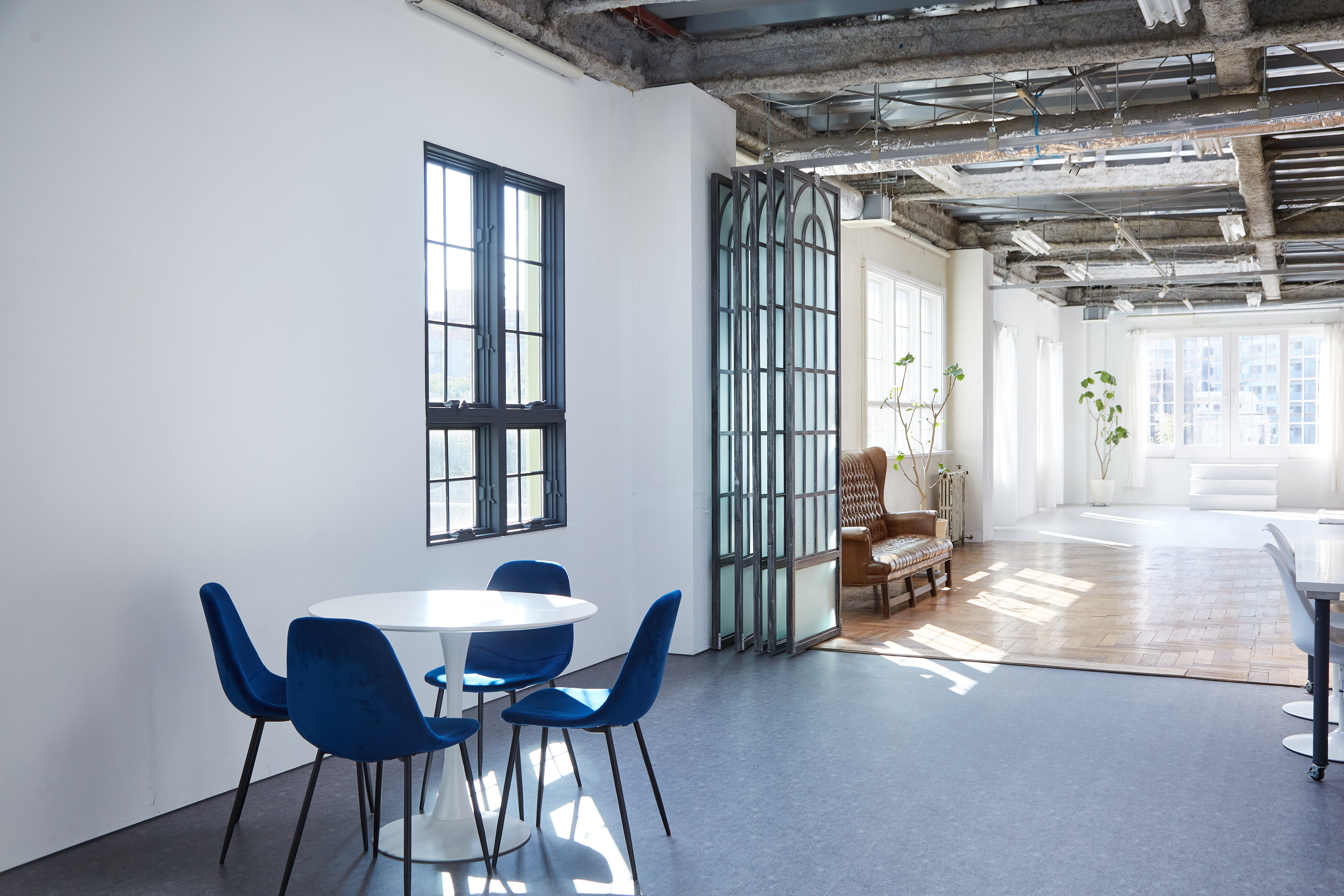 【目黒駅2分】全面自然光の入るシンプルなスタジオ