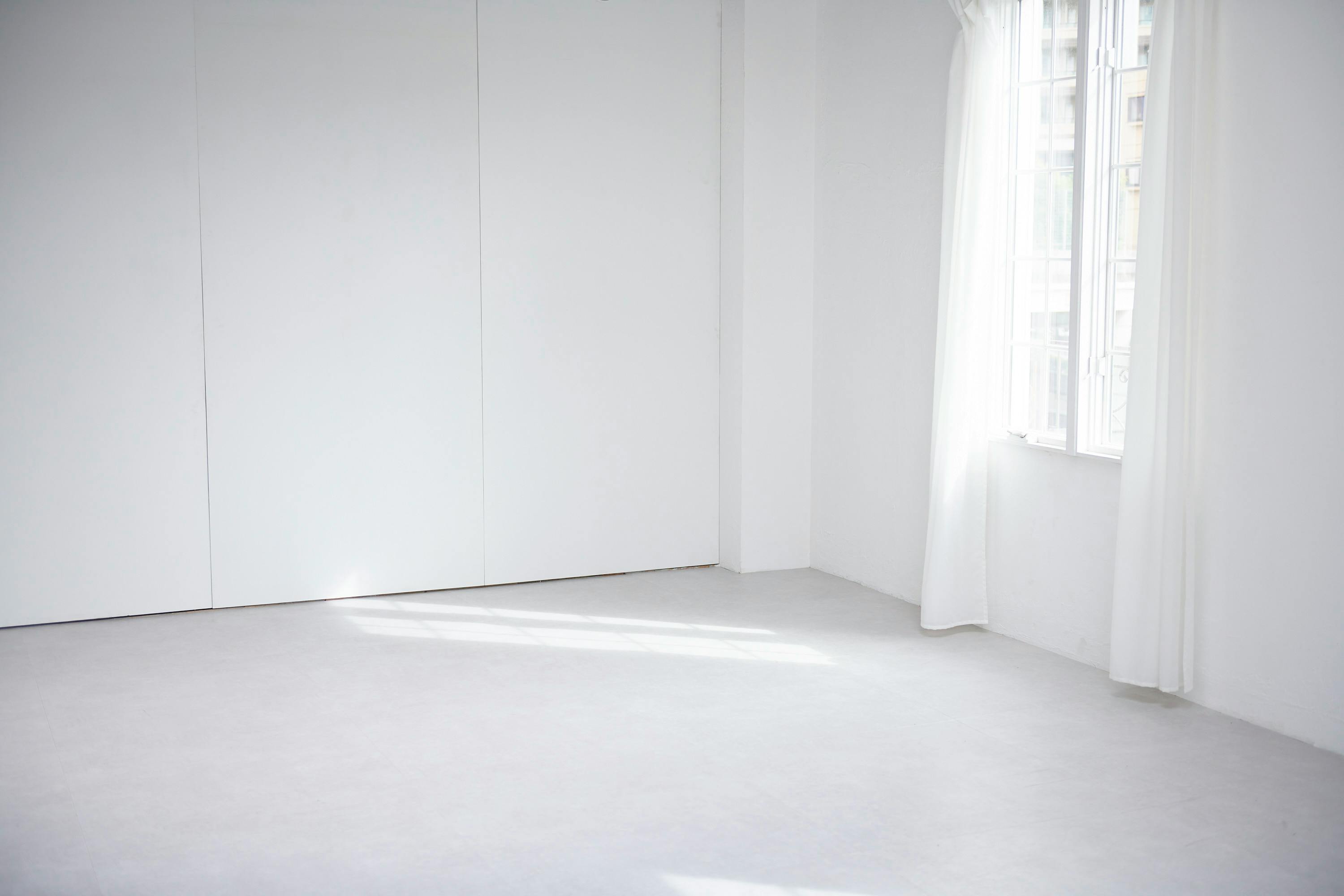 【目黒駅2分】全面自然光の入るシンプルなスタジオ