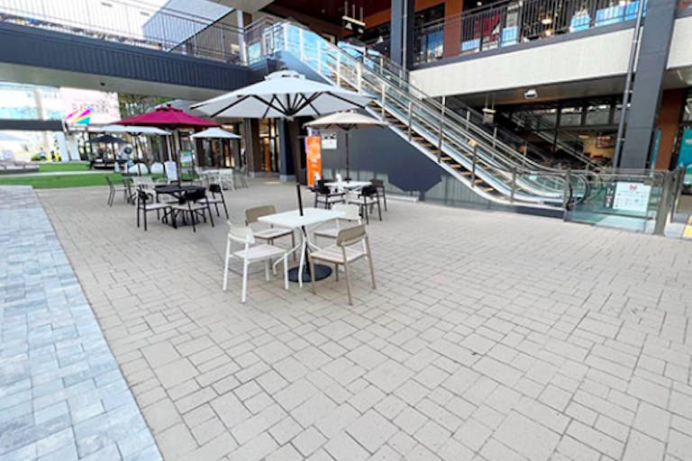 【THE OUTLETS SHONAN HIRATSUKA】BASE COURTの画像1