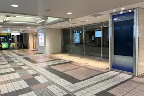 【京急百貨店】上大岡駅1階コンコース(京急線改札口前)※19時~22時