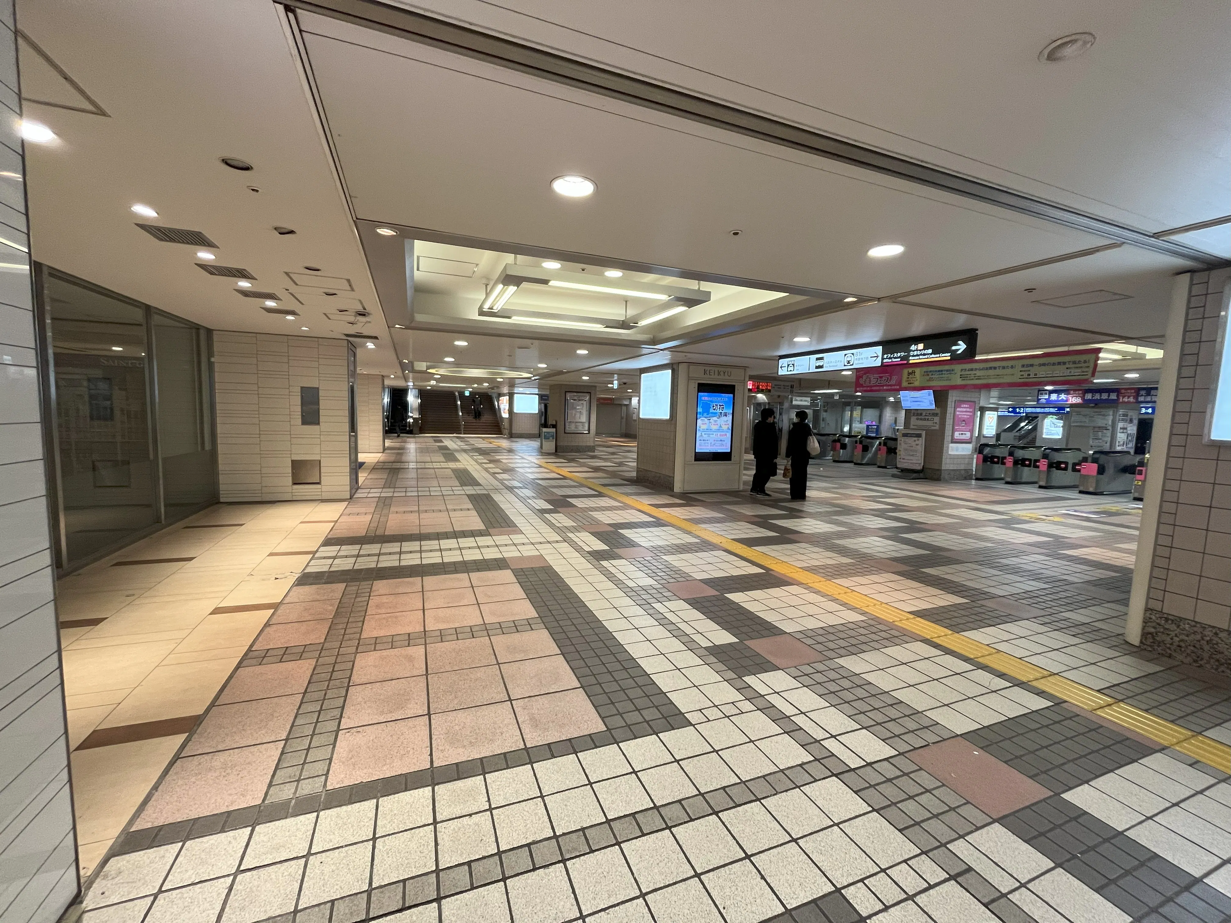 【京急百貨店】上大岡駅1階コンコース(京急線改札口前)※19時~22時