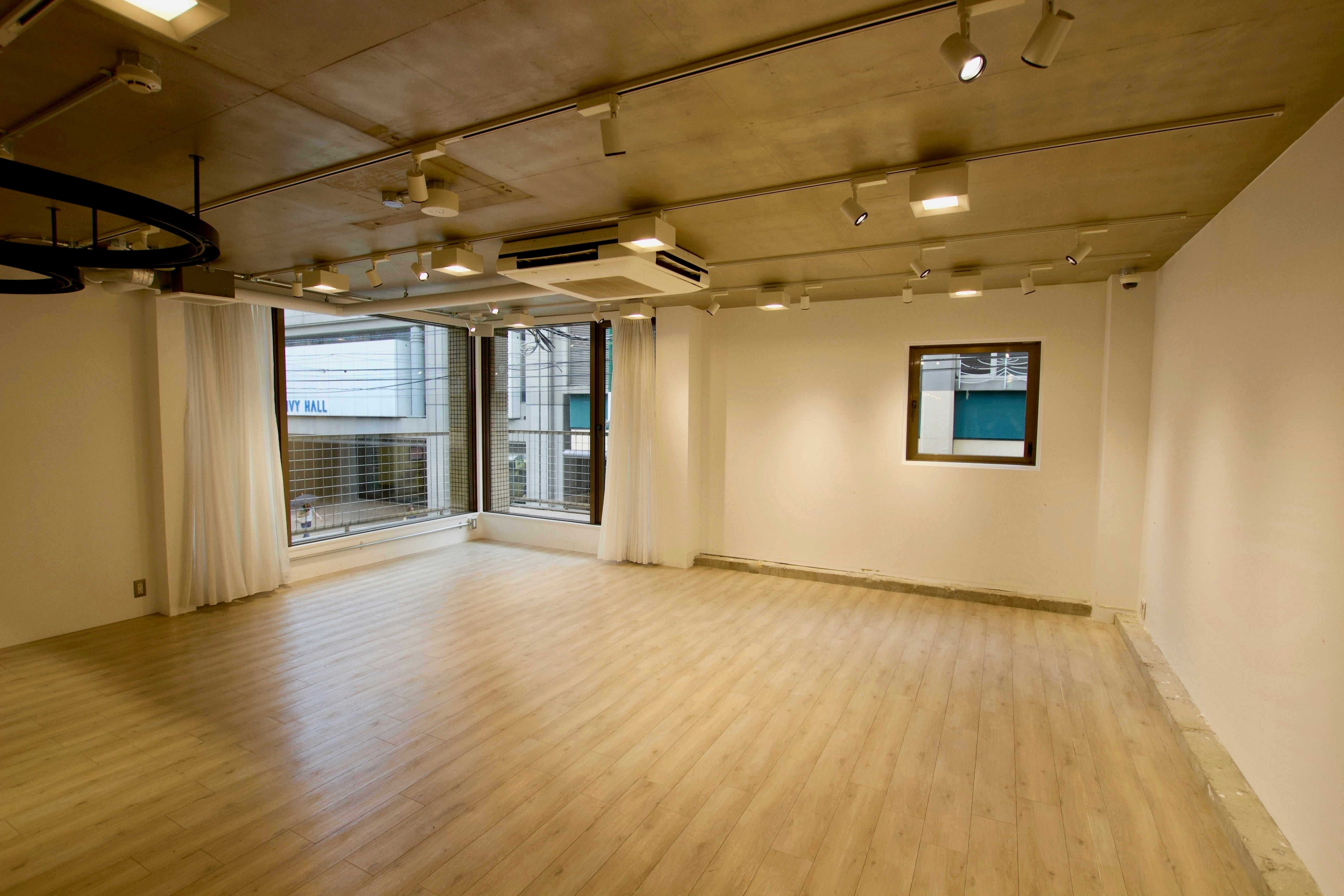 展示会やポップアップストアに適したスペースです。