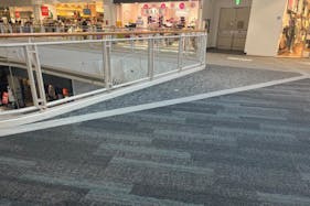 【イオンモール東浦】ティップトッププラスポケット前デッキ