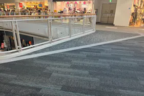 【イオンモール東浦】ティップトッププラスポケット前デッキ