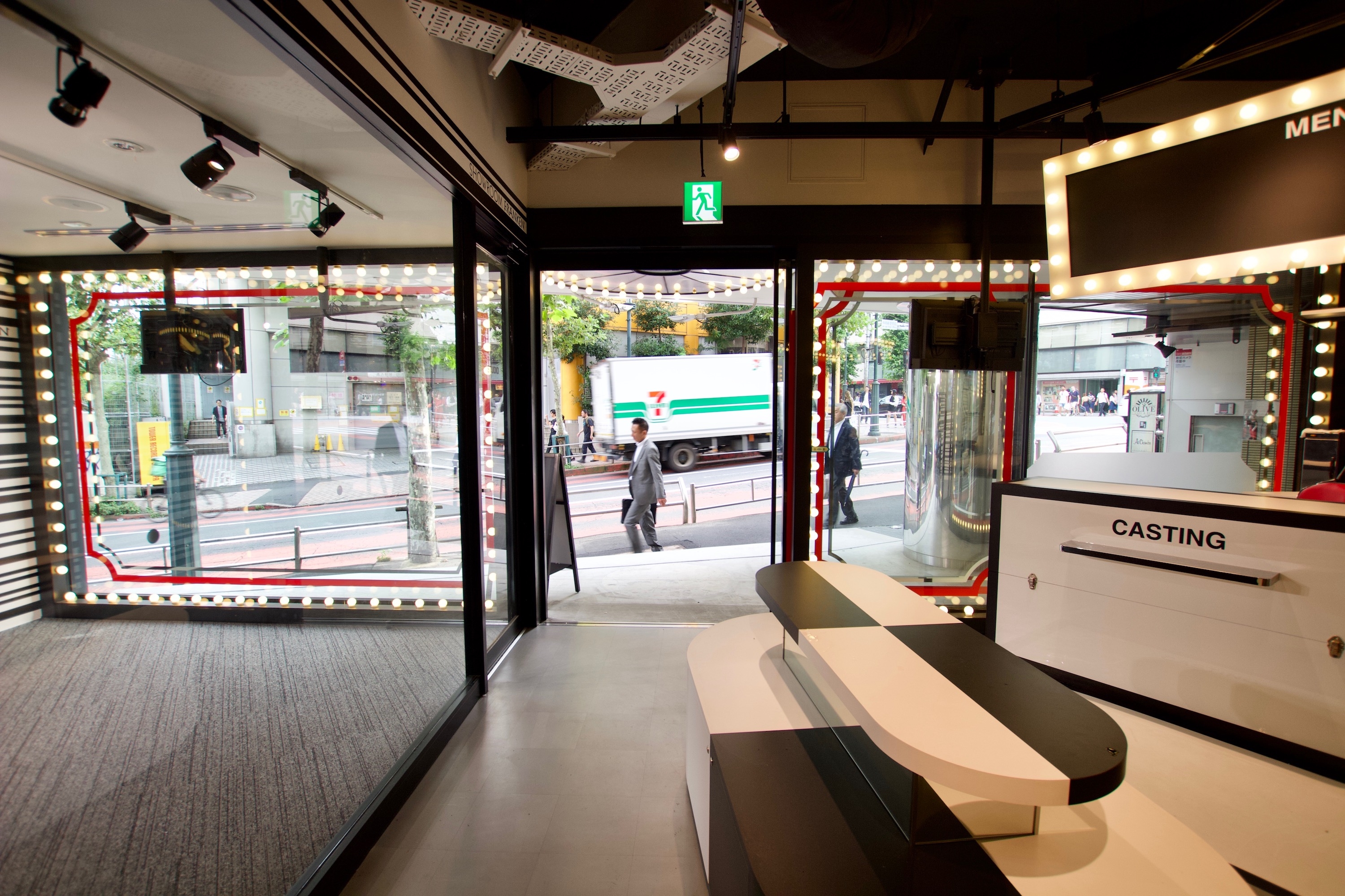 通りからの視認性が抜群です。