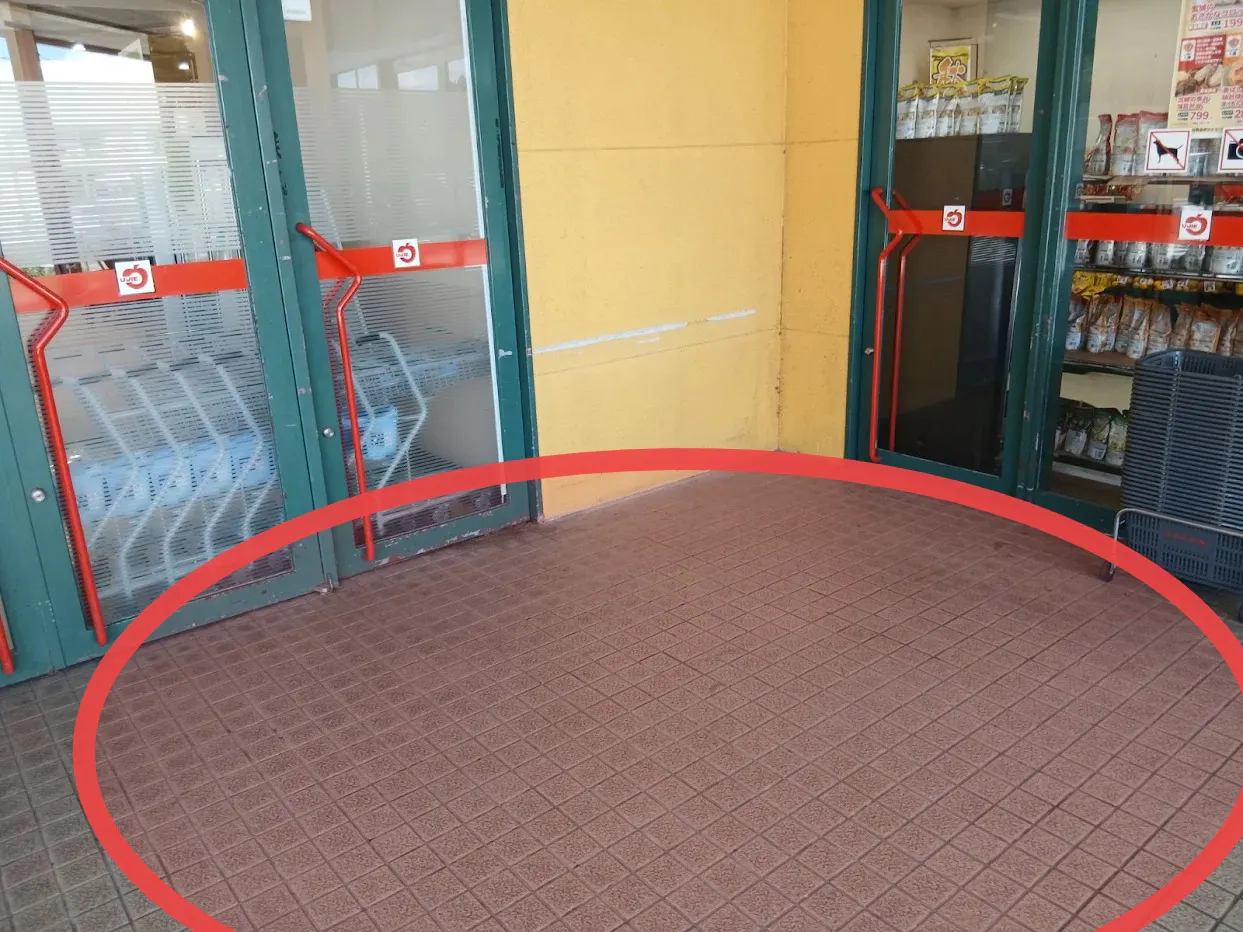 【ウジエスーパー飯野川店】販促プロモーションや食物販に最適な軒下スペース