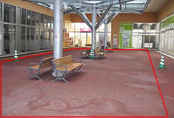 【フレスポ国分】PRイベントに適した、商業施設の中央半屋外スペースの画像