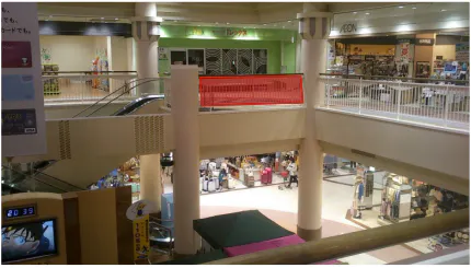 【イオンモールつがる柏】モール内広告 吹き抜け手摺り(シャコちゃんコート)