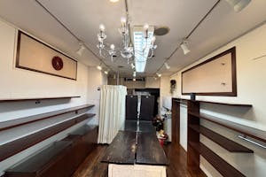 【経堂駅2分】ポップアップストアや展示会に最適な経堂本町通り沿いの商店街路面ガラス張りの商店街沿いの1店舗丸ごと貸切スペース