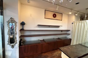 【経堂駅2分】ポップアップストアや展示会に最適な経堂本町通り沿いの商店街路面ガラス張りの商店街沿いの1店舗丸ごと貸切スペース