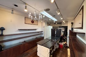 【経堂駅2分】ポップアップストアや展示会に最適な経堂本町通り沿いの商店街路面ガラス張りの商店街沿いの1店舗丸ごと貸切スペース