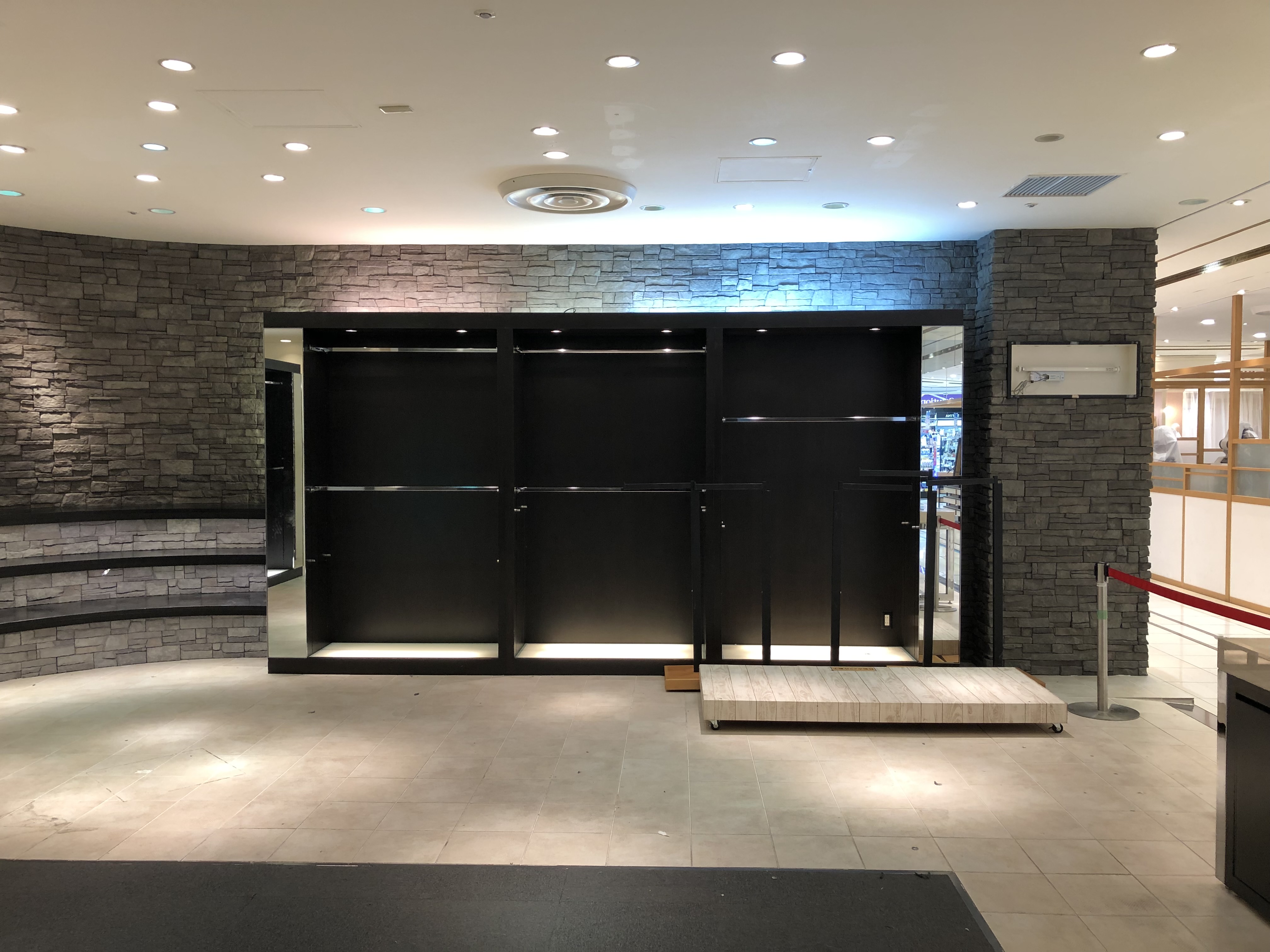 【八王子オクトーレ】ファッションブランドのポップアップストアや展示会に活用できる複合商業施設の導入階のイベントスペースの画像6