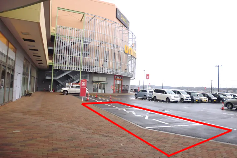 【ユニモちはら台】プロモーションやポップアップストアに最適な地域密着型ショッピングセンター内1階駐車と直結した出入り口近くのイベントスペース(マクドナルド側)