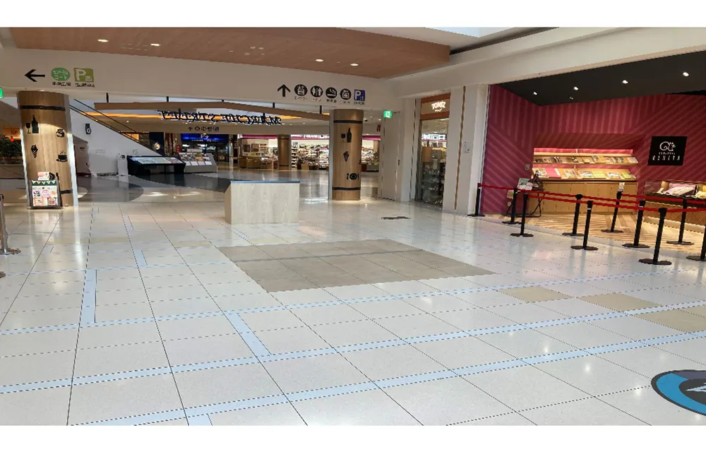 【ららぽーと横浜】1階 ノースカーブモール入口