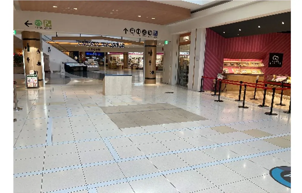 【ららぽーと横浜】1階 ノースカーブモール入口