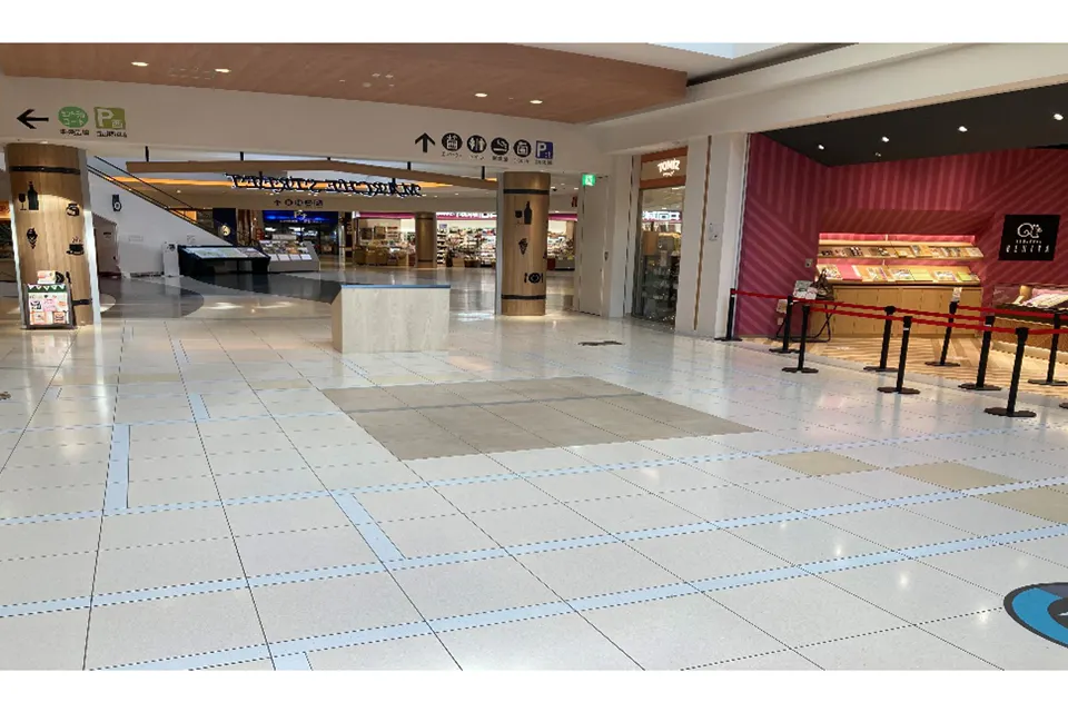 【ららぽーと横浜】1階 ノースカーブモール入口