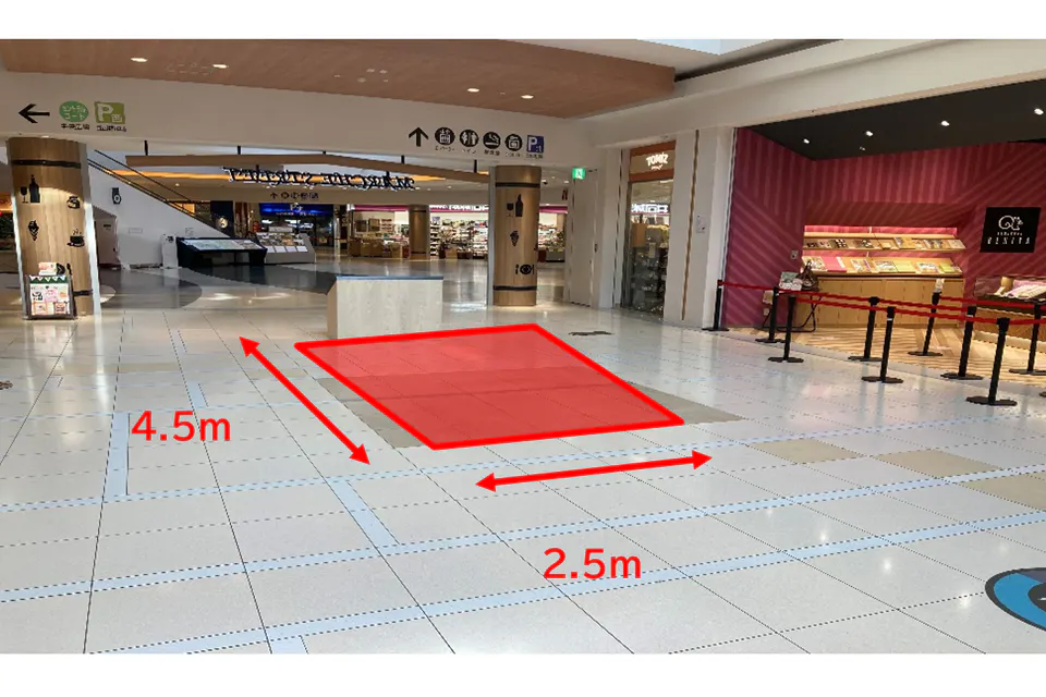 【ららぽーと横浜】1階 ノースカーブモール入口