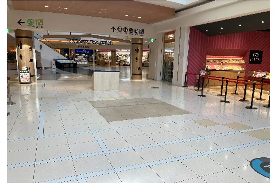 【ららぽーと横浜】1階 ノースカーブモール入口