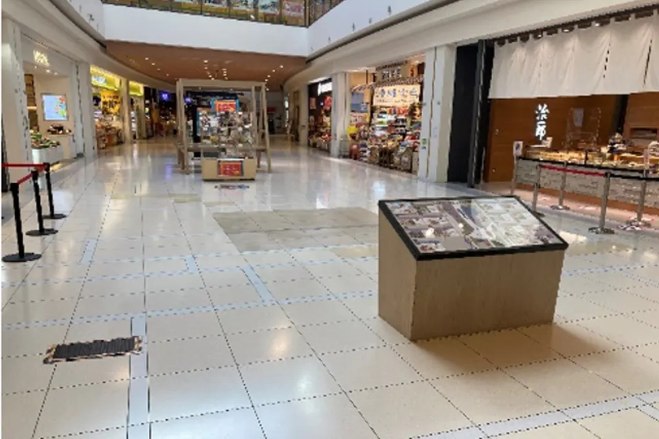【ららぽーと横浜】1階 ノースカーブモール入口