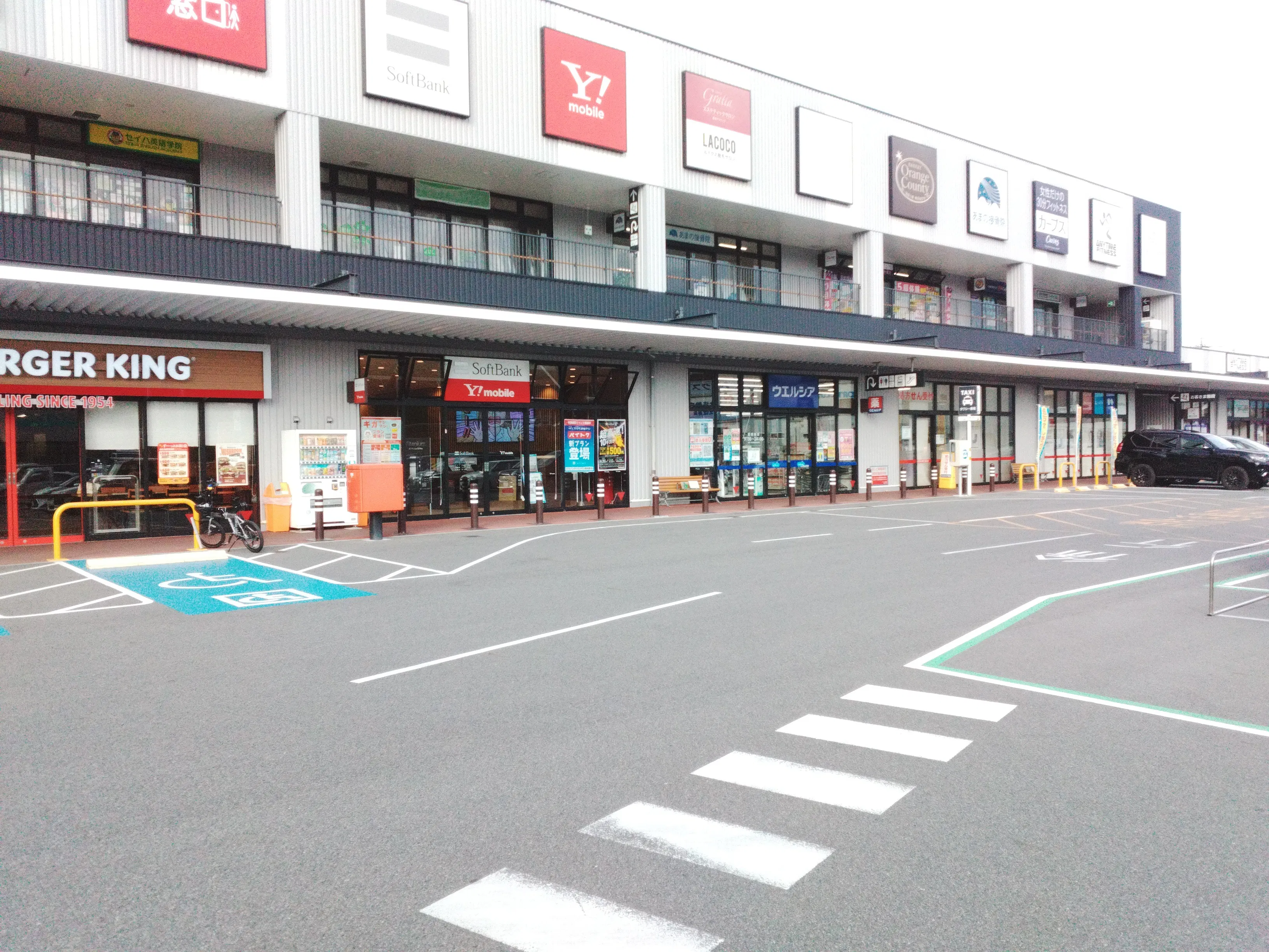 【イオンタウン岡崎美合】キッチンカーでの出店に最適な駐車場前にある屋外スペース