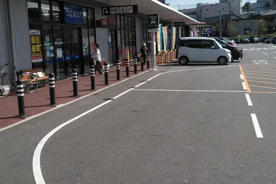 【イオンタウン岡崎美合】キッチンカーでの出店に最適な駐車場前にある屋外スペース