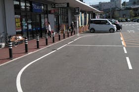【イオンタウン岡崎美合】キッチンカーでの出店に最適な駐車場前にある屋外スペース