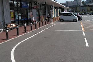 【イオンタウン岡崎美合】キッチンカーでの出店に最適な駐車場前にある屋外スペース
